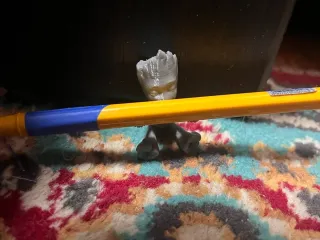 Groot pen holder