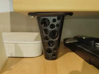 Patas de soporte para muebles o estantes.
