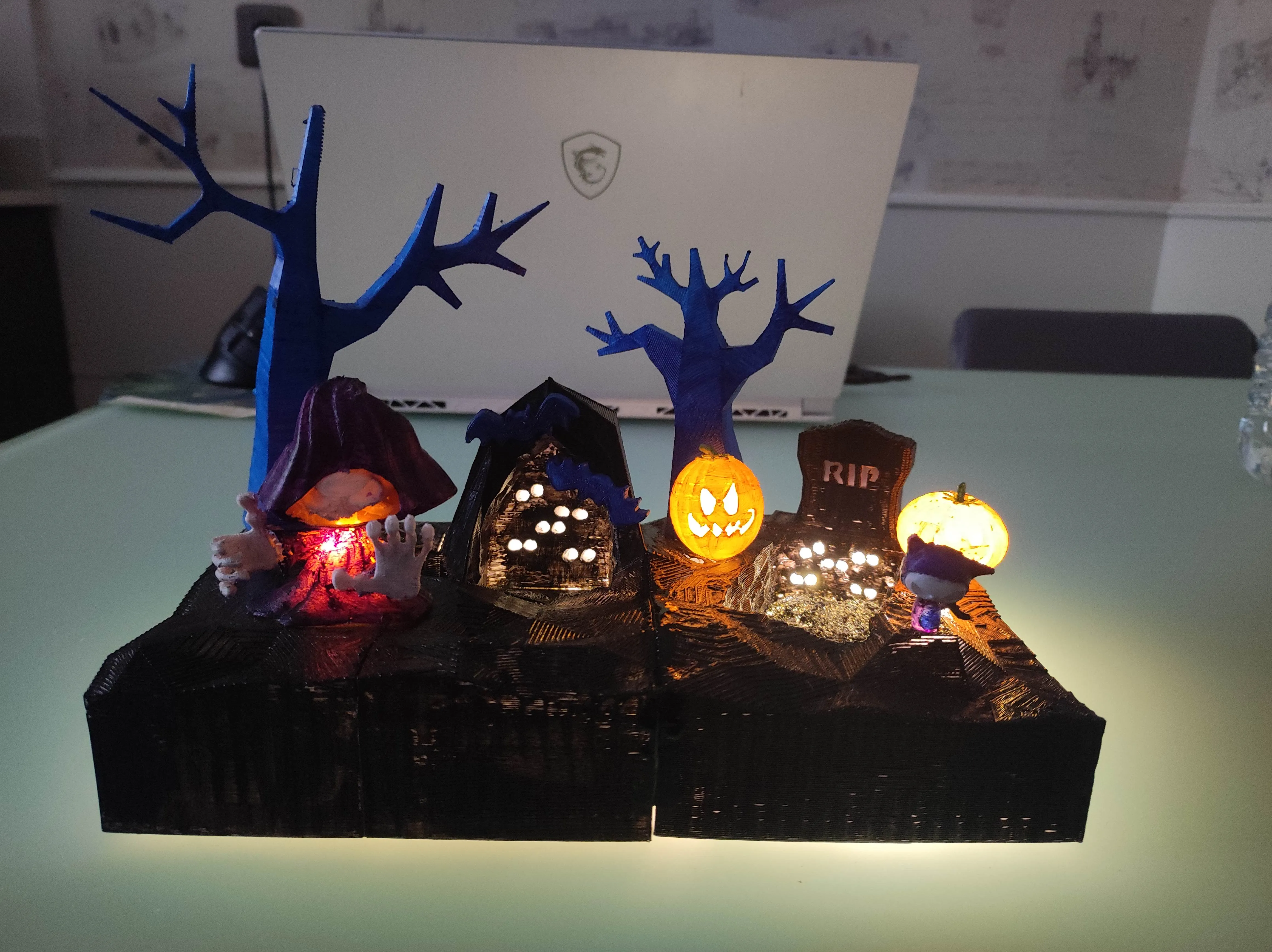 HALLOWEEN DIORAMA