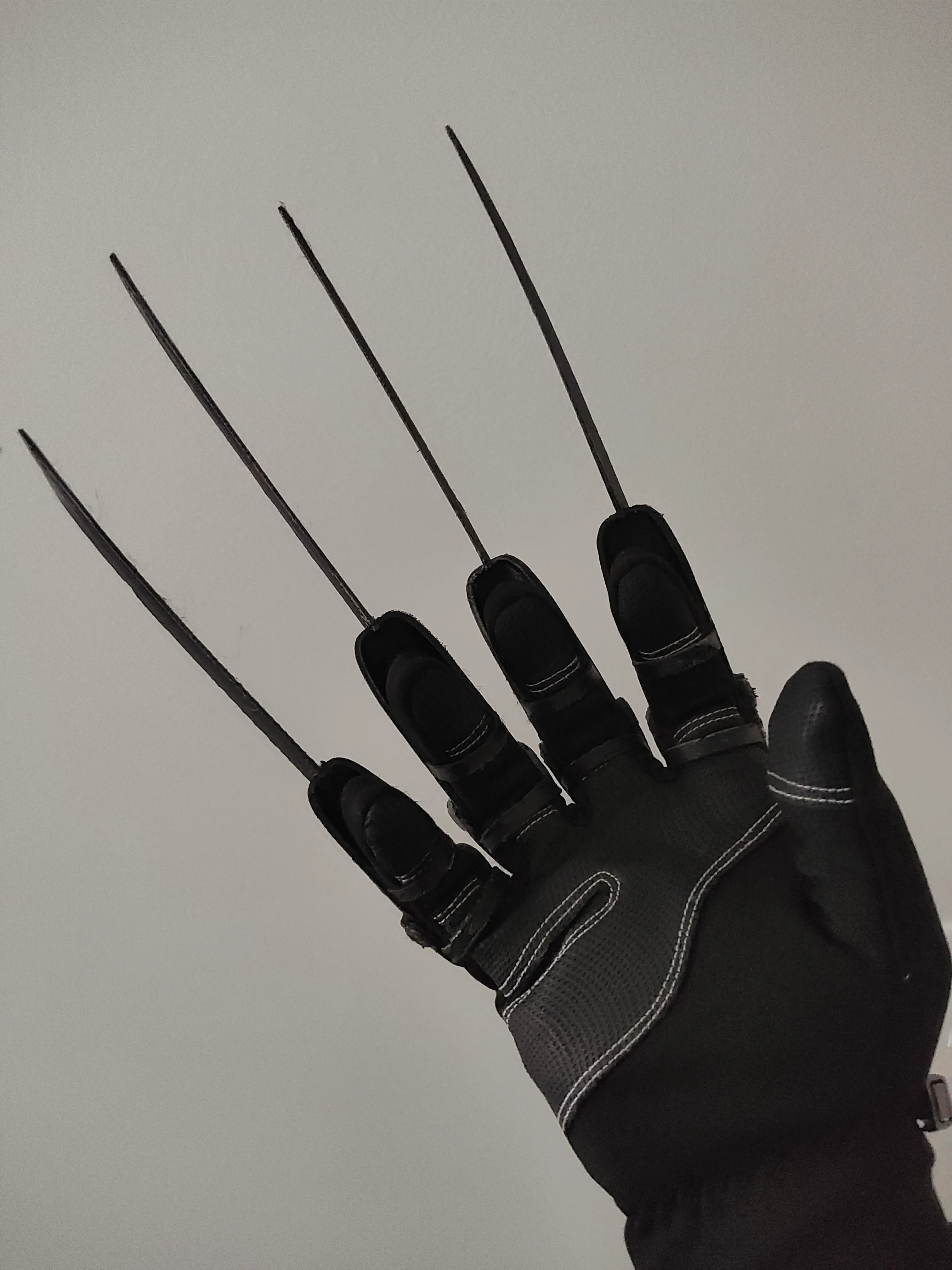 Bladed Glove Prosthetic