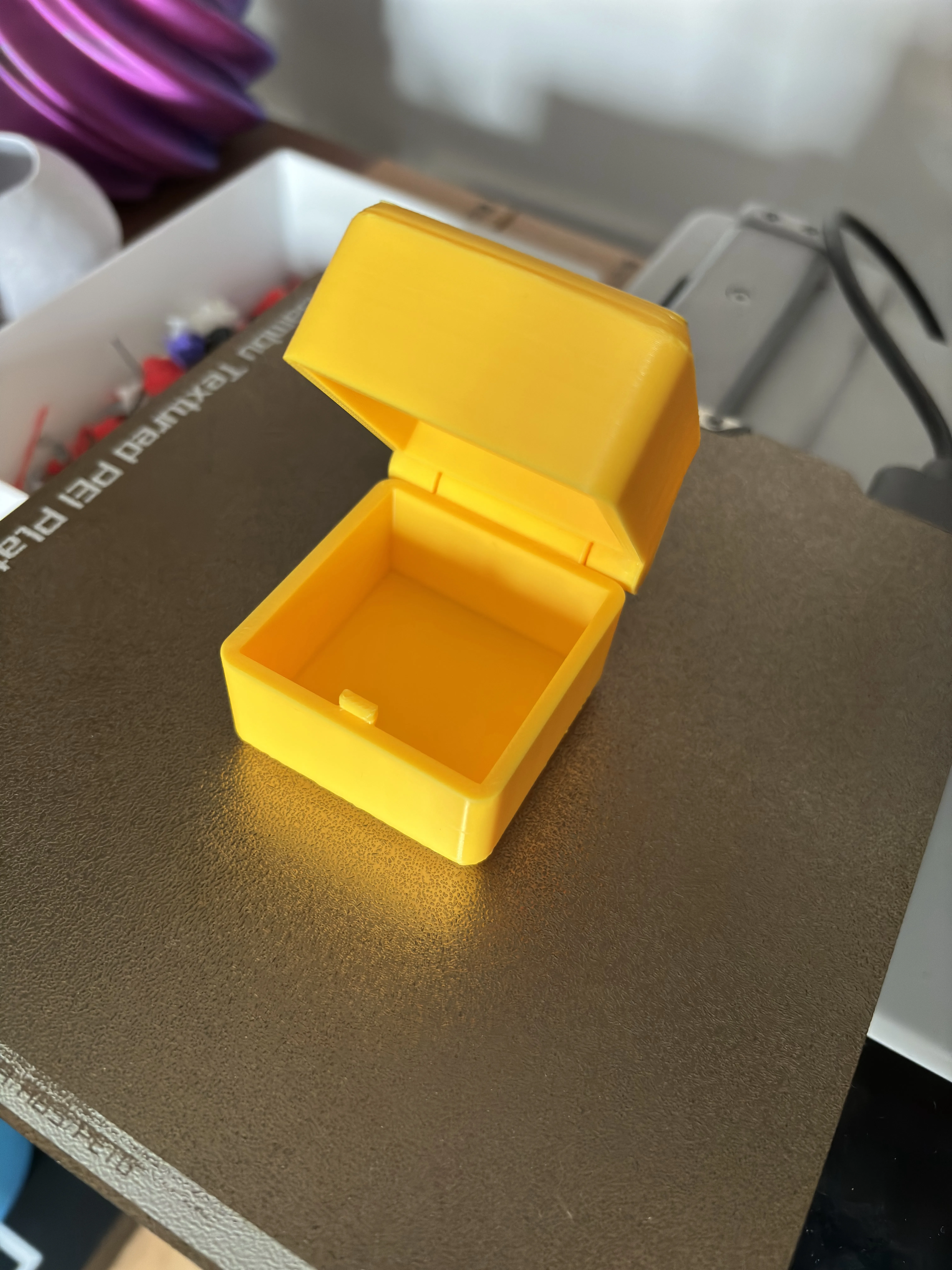 50X50X50mm Box with hinge and lock clip