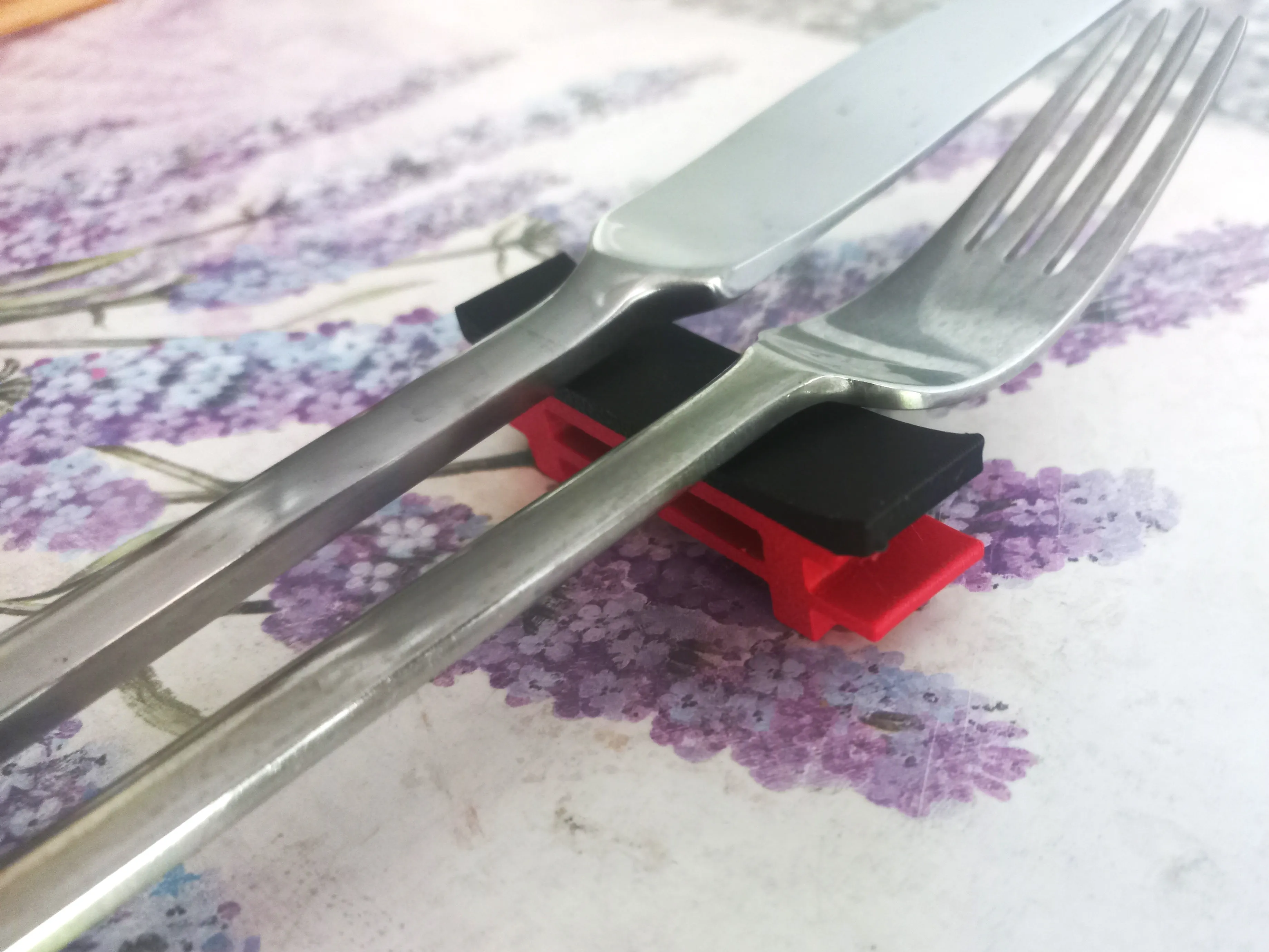 Torii inspirierte Essstäbchen / Besteckablagehalter