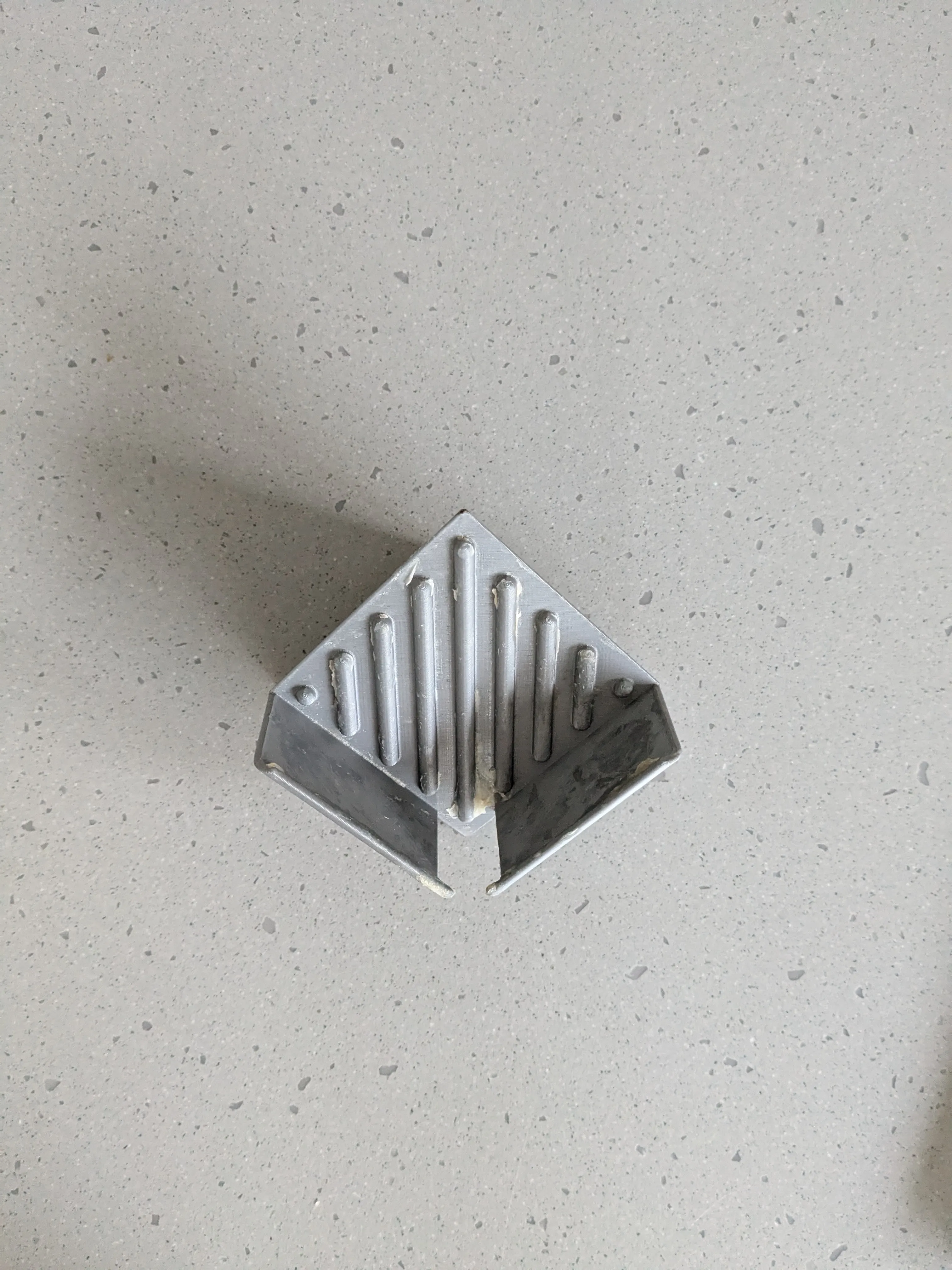 Free draining soap holder