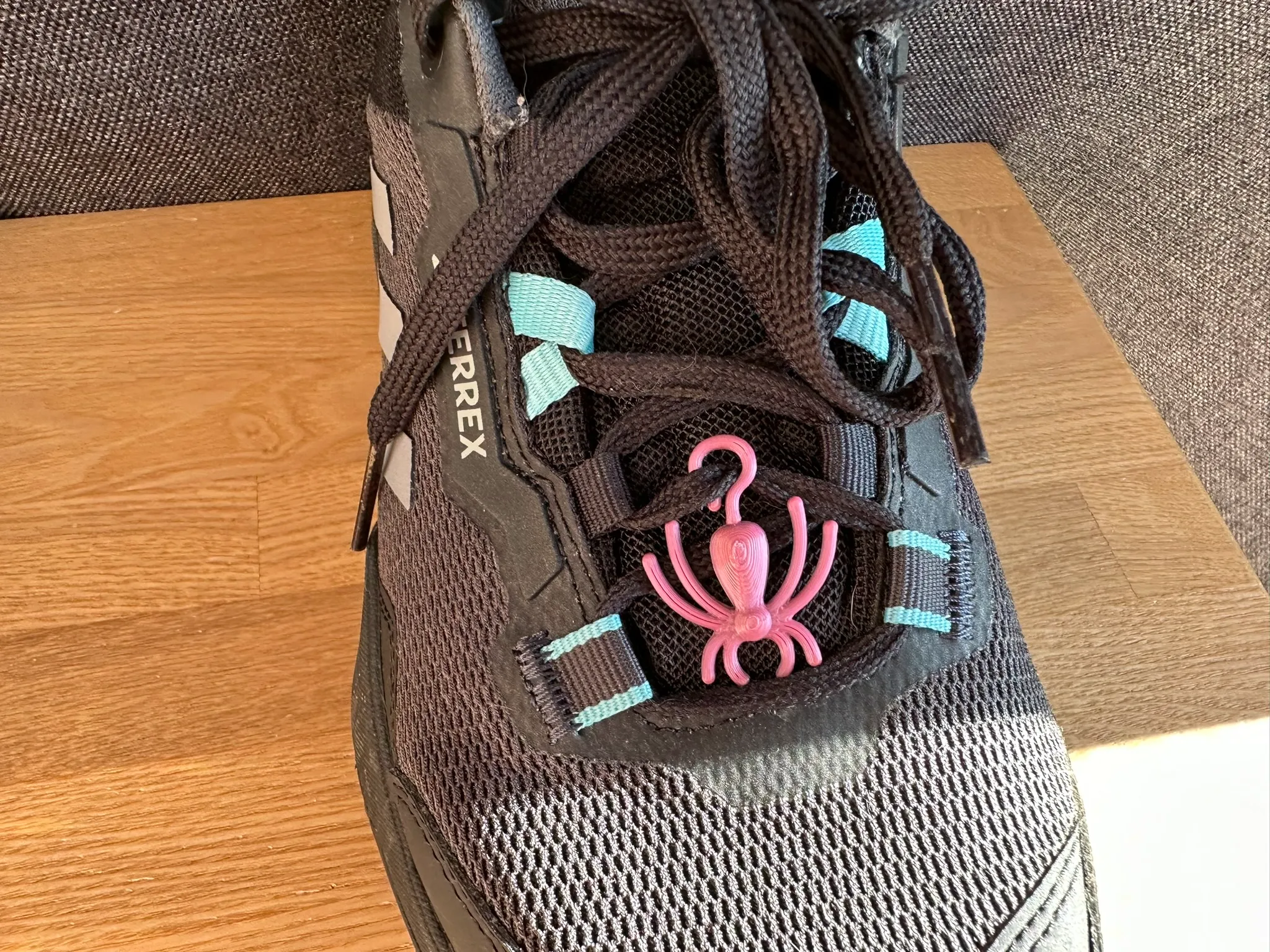 Spider shoe charm