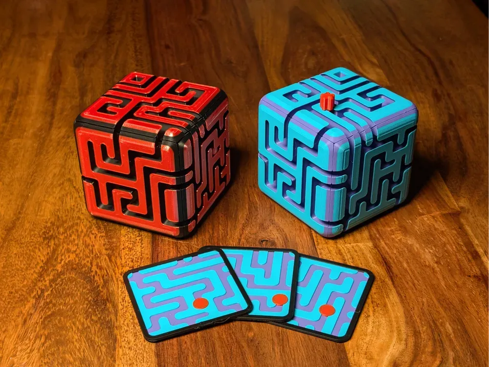 The 3D Maze Cube - A Multiplayer Puzzle Game
