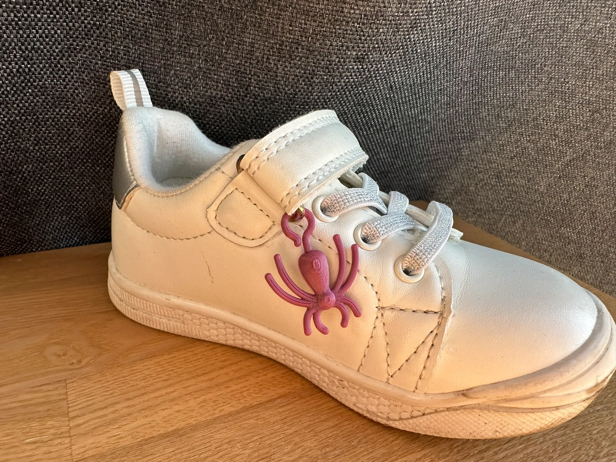 Spider shoe charm
