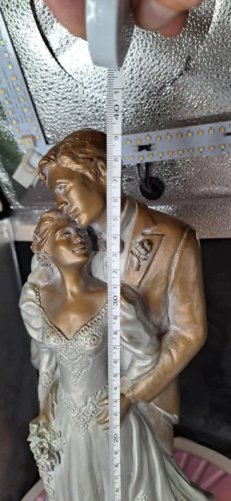 wedding couple statue decoration