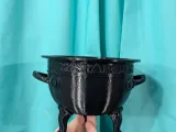 Raised Cauldron Planter with Drain-4