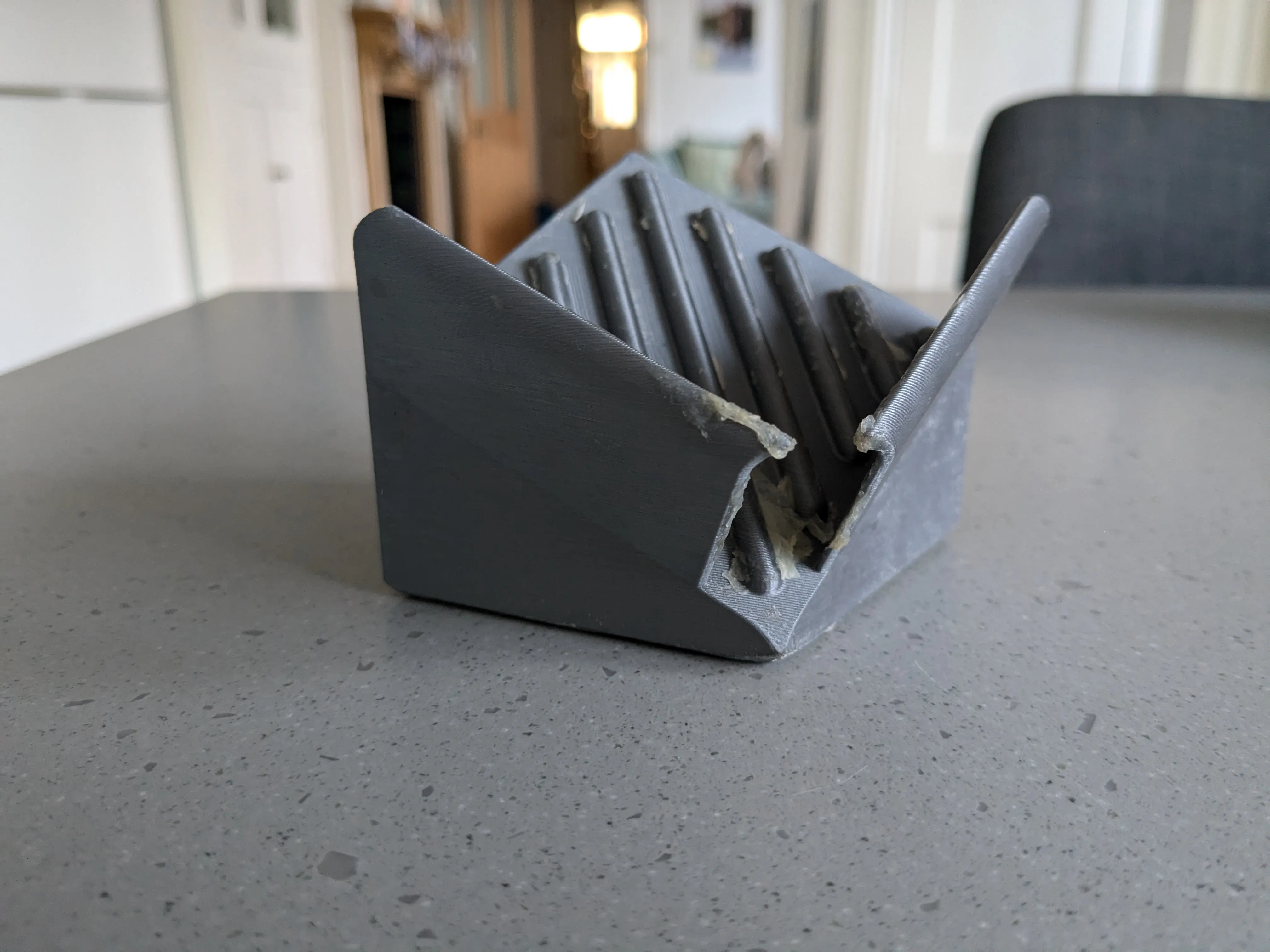Free draining soap holder