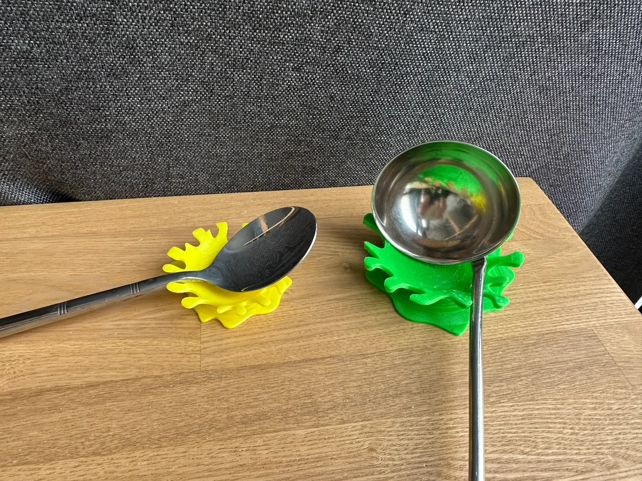 Splash stand for cutlery