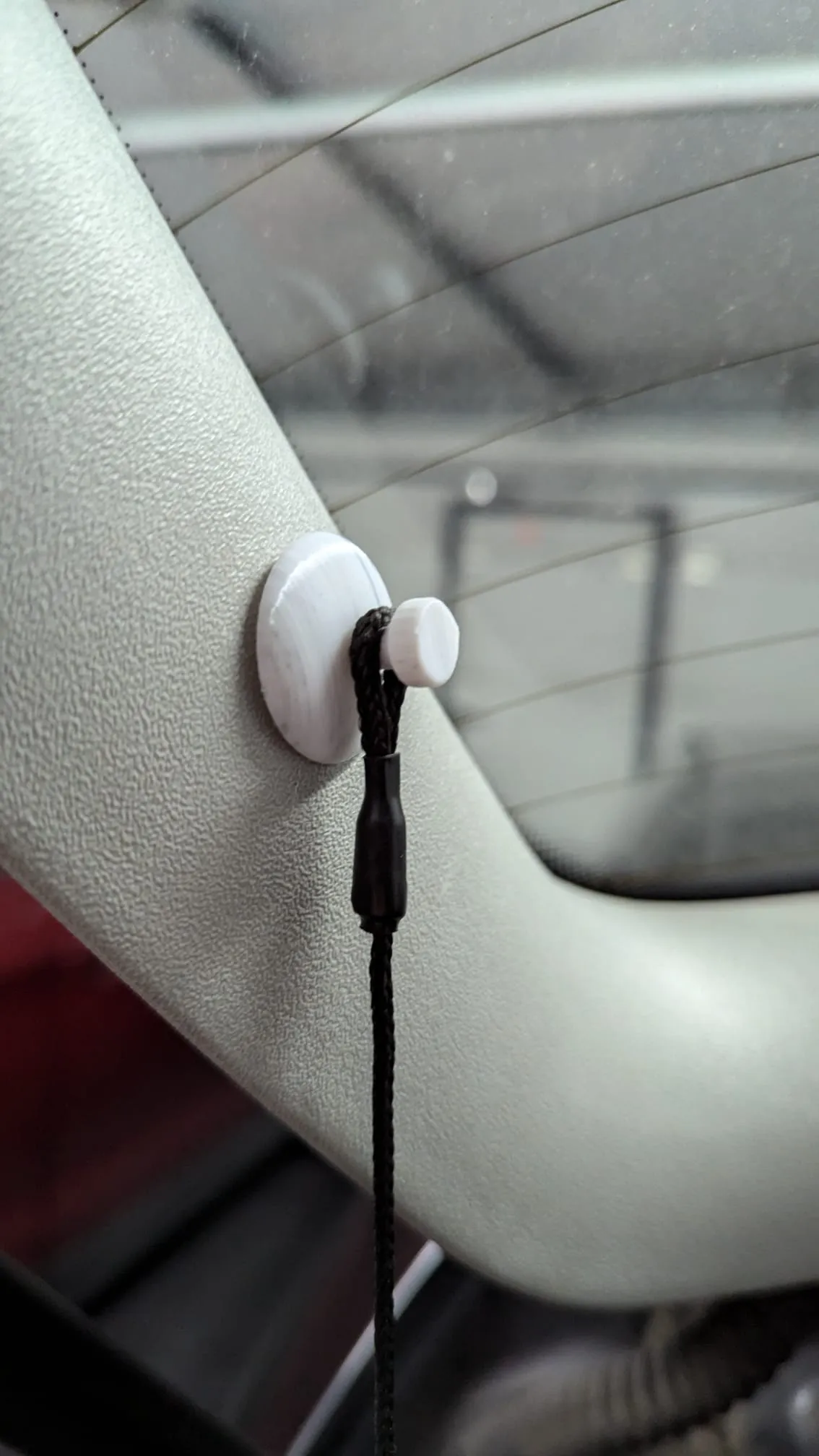 Trunk tray rope support : trunk tray rope support