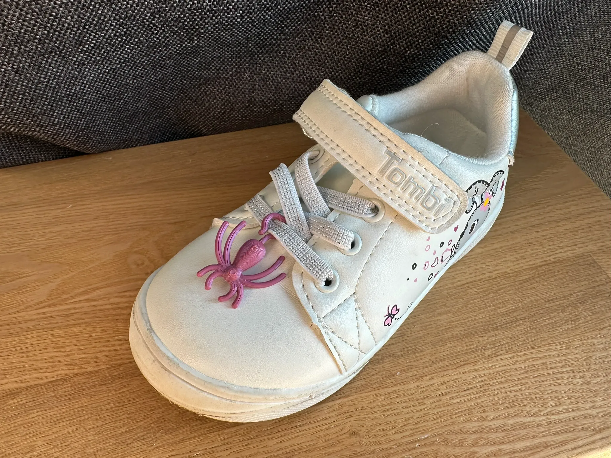 Spider shoe charm