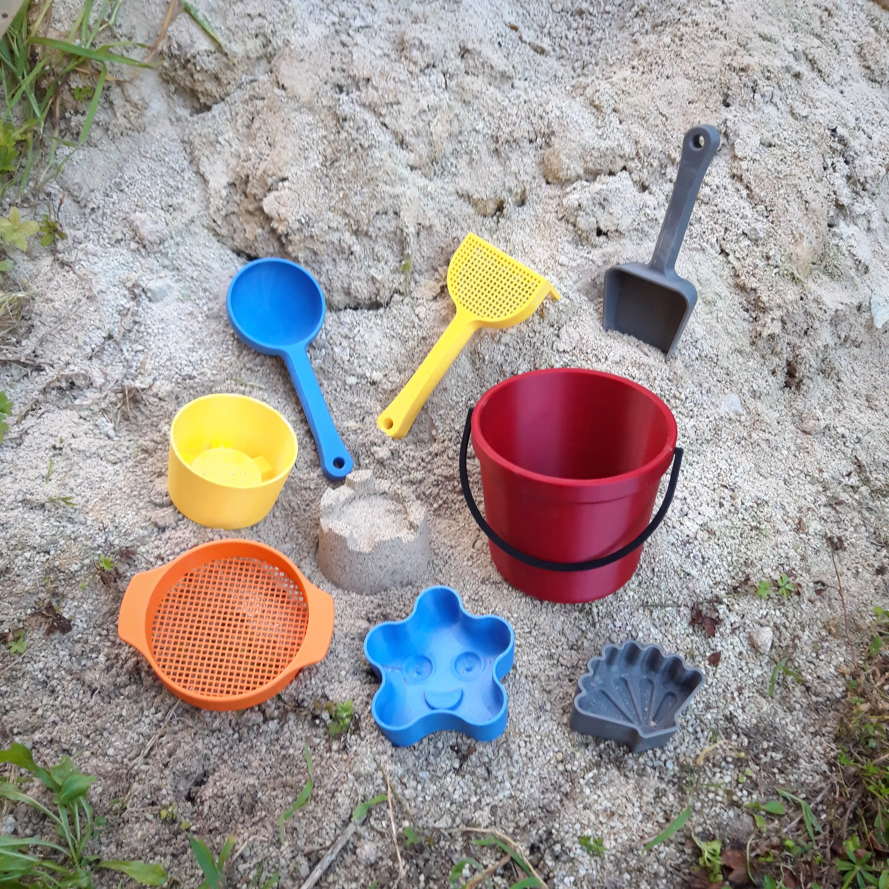 Set di giochi con la sabbia della spiaggia