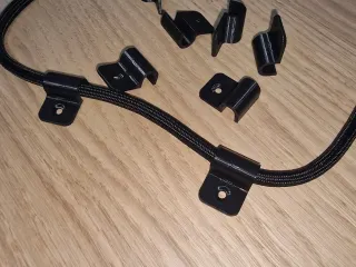 Airbrush pipe supports