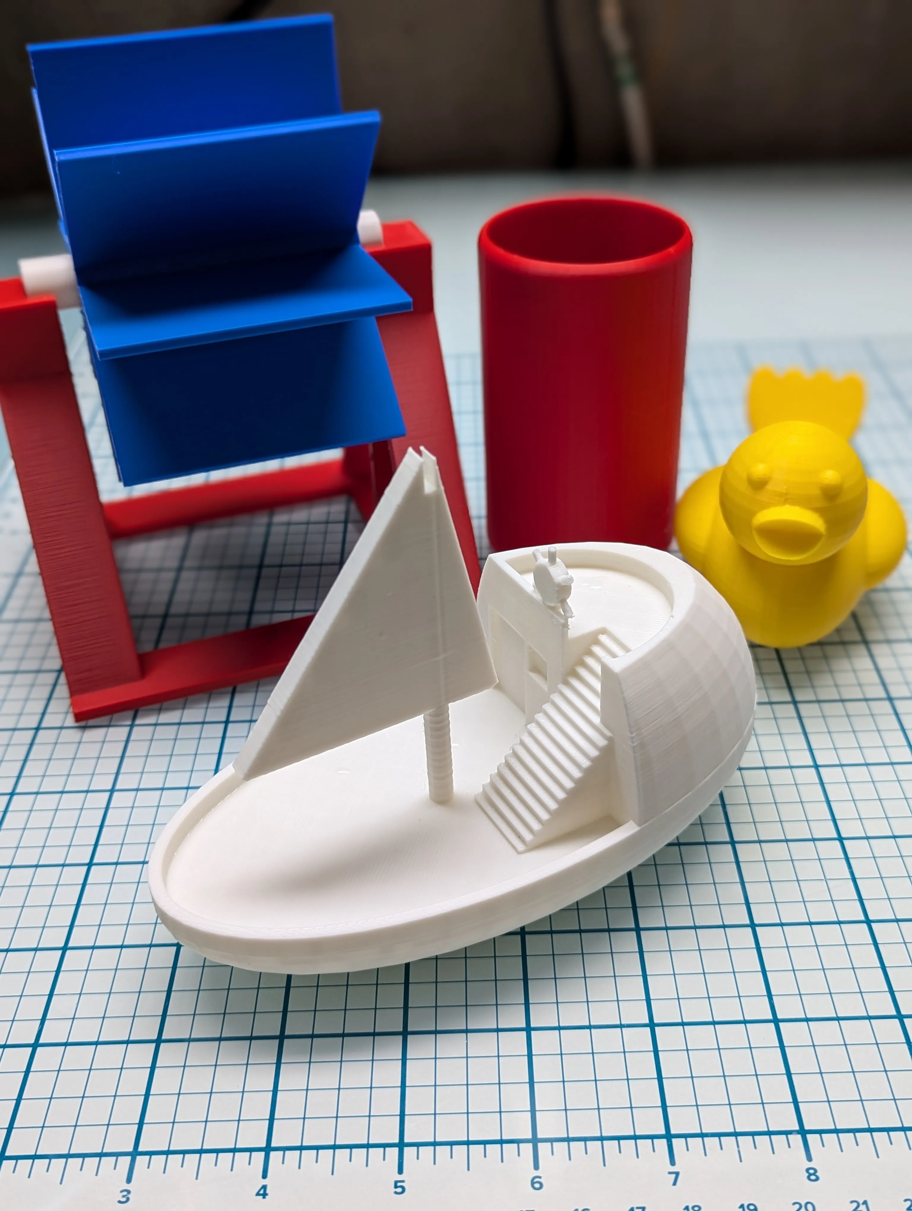 Set di giocattoli da bagno classici - Barca a vela, anatra, centrifuga e tazza