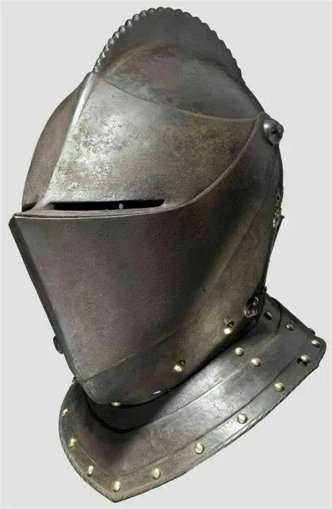 خوذة الفارس