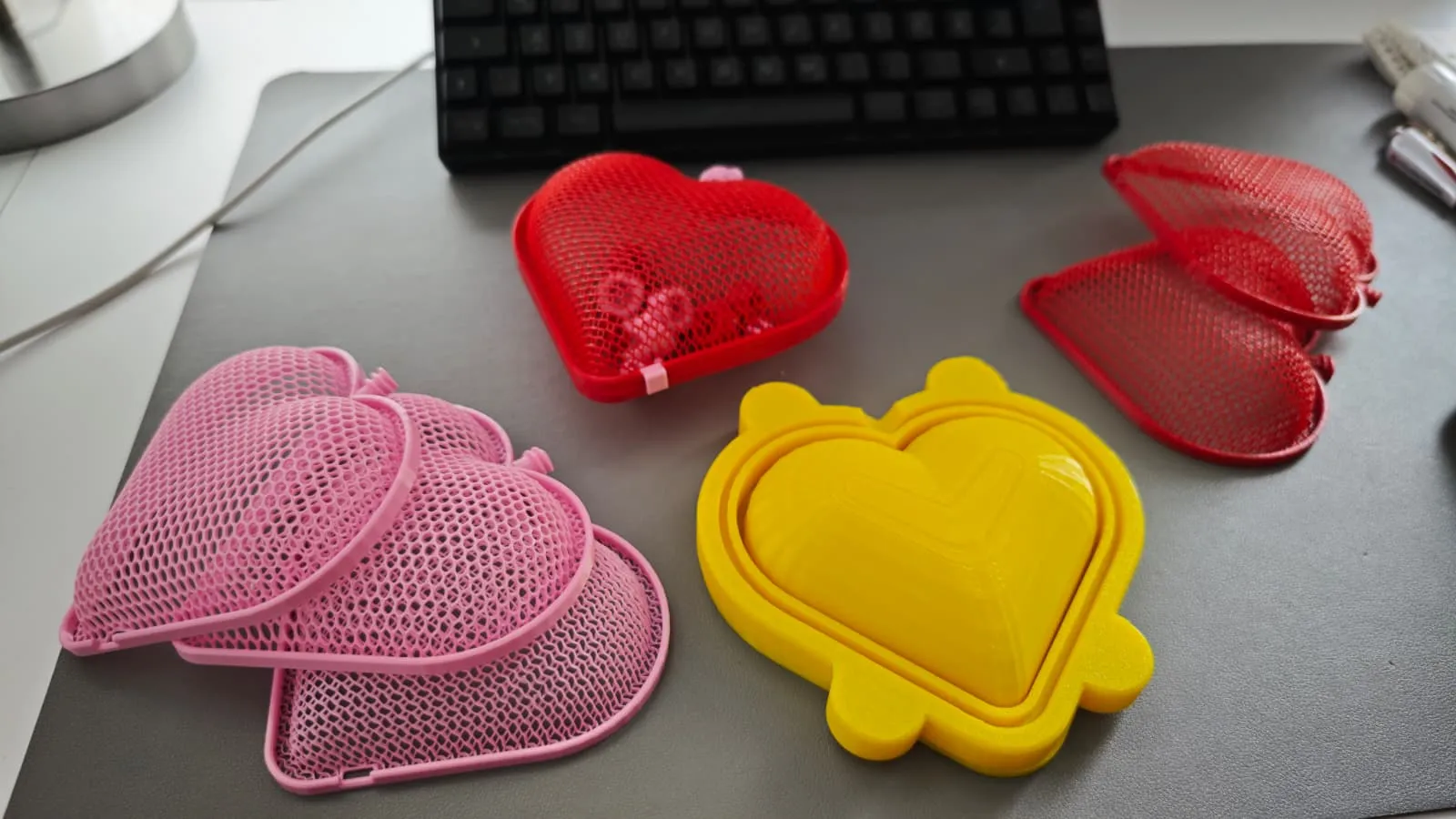 Thermoformed flexible hearts with mold-2