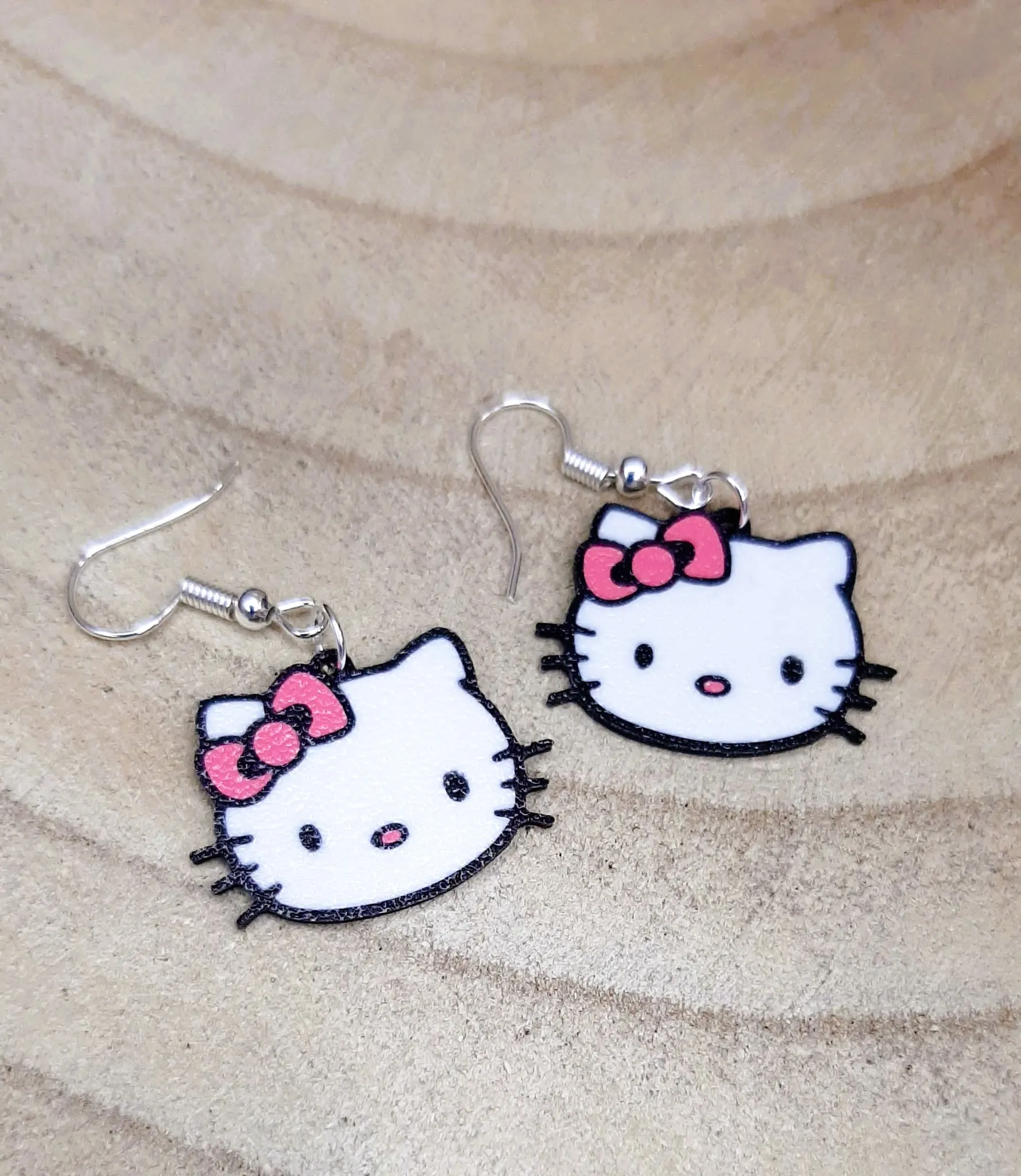 Orecchini con la faccia di Hello Kitty / Pendientes Hello Kitty