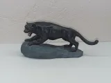 Pantera sobre una roca-1