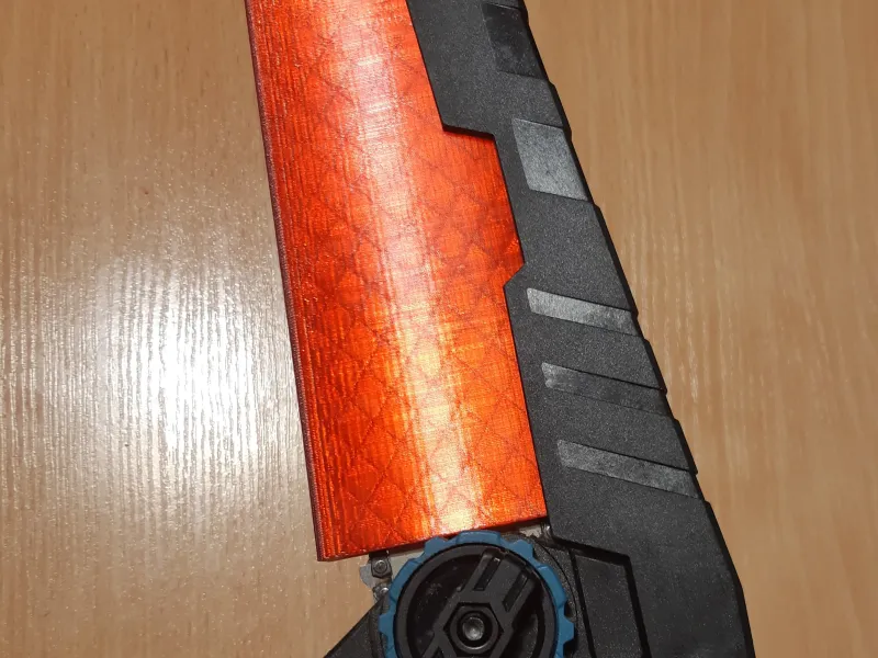 Protective cover for chainsaw blade