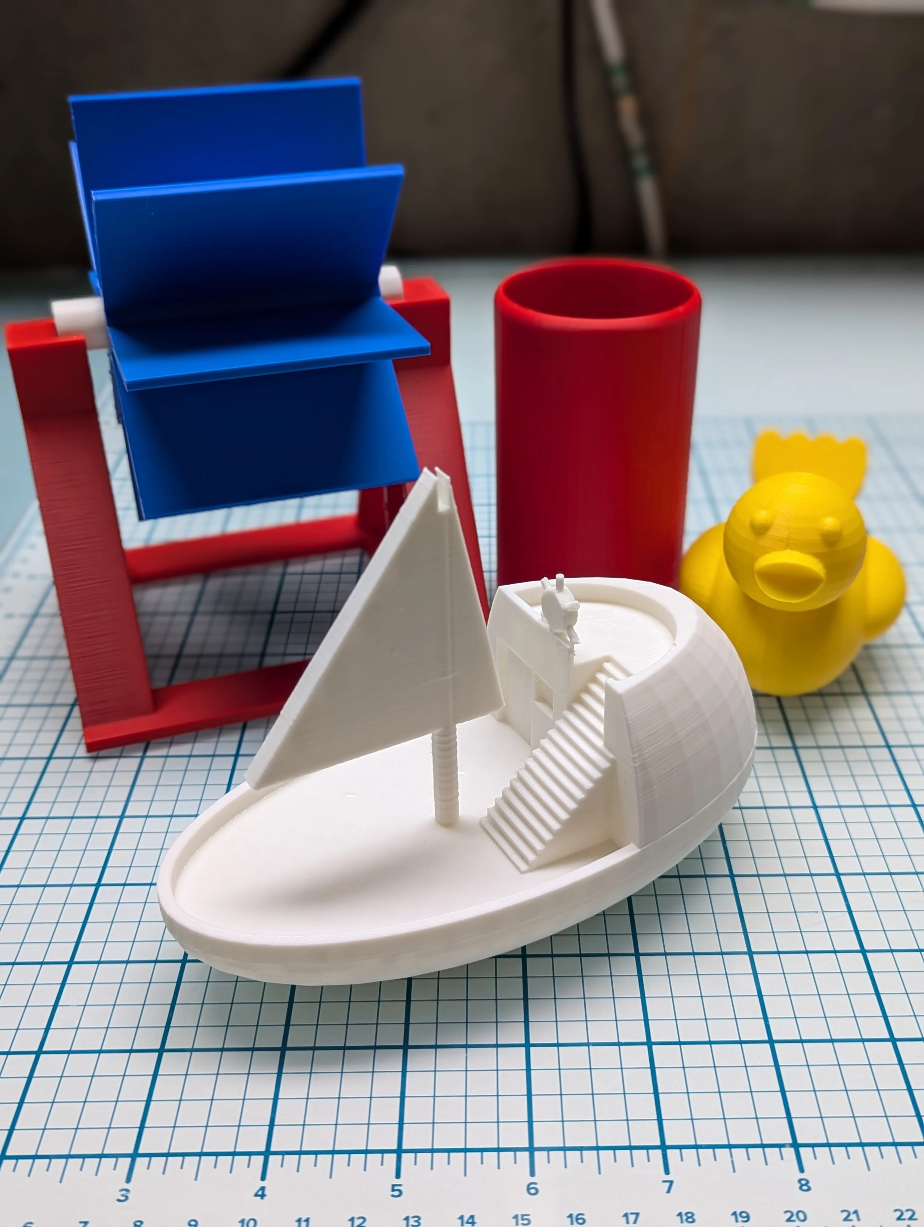 Set di giocattoli da bagno classici - Barca a vela, anatra, centrifuga e tazza