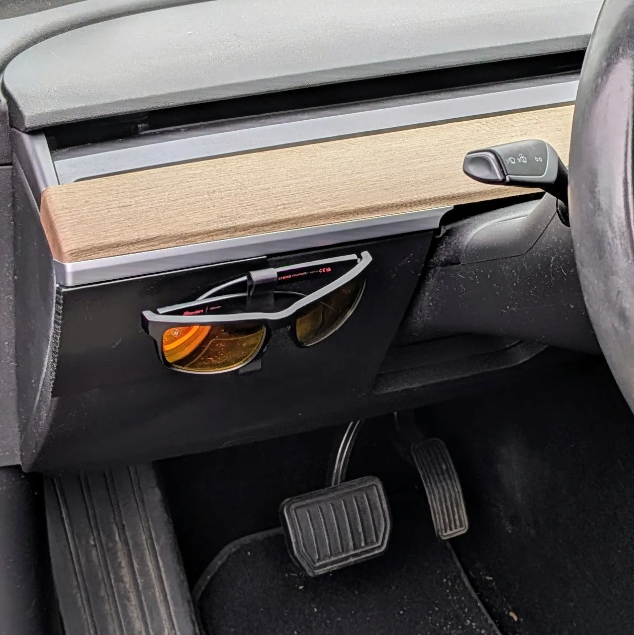 Tesla Model 3/Y Glasses holder