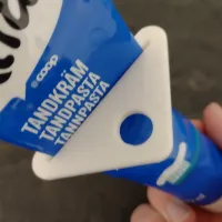 Simple_Toothpaste_Squeezer-2