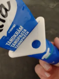 Simple_Toothpaste_Squeezer-2