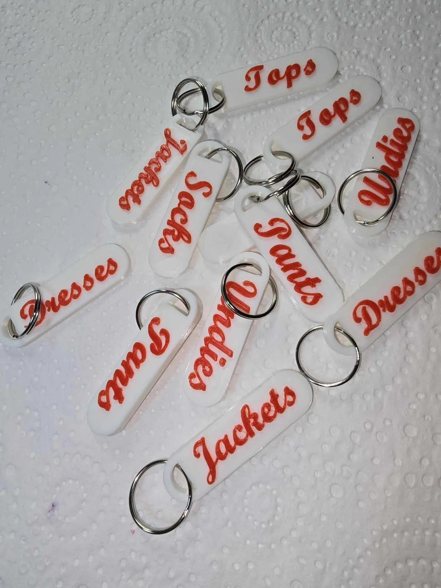 Etiquetas identificativas para cubos de ropa