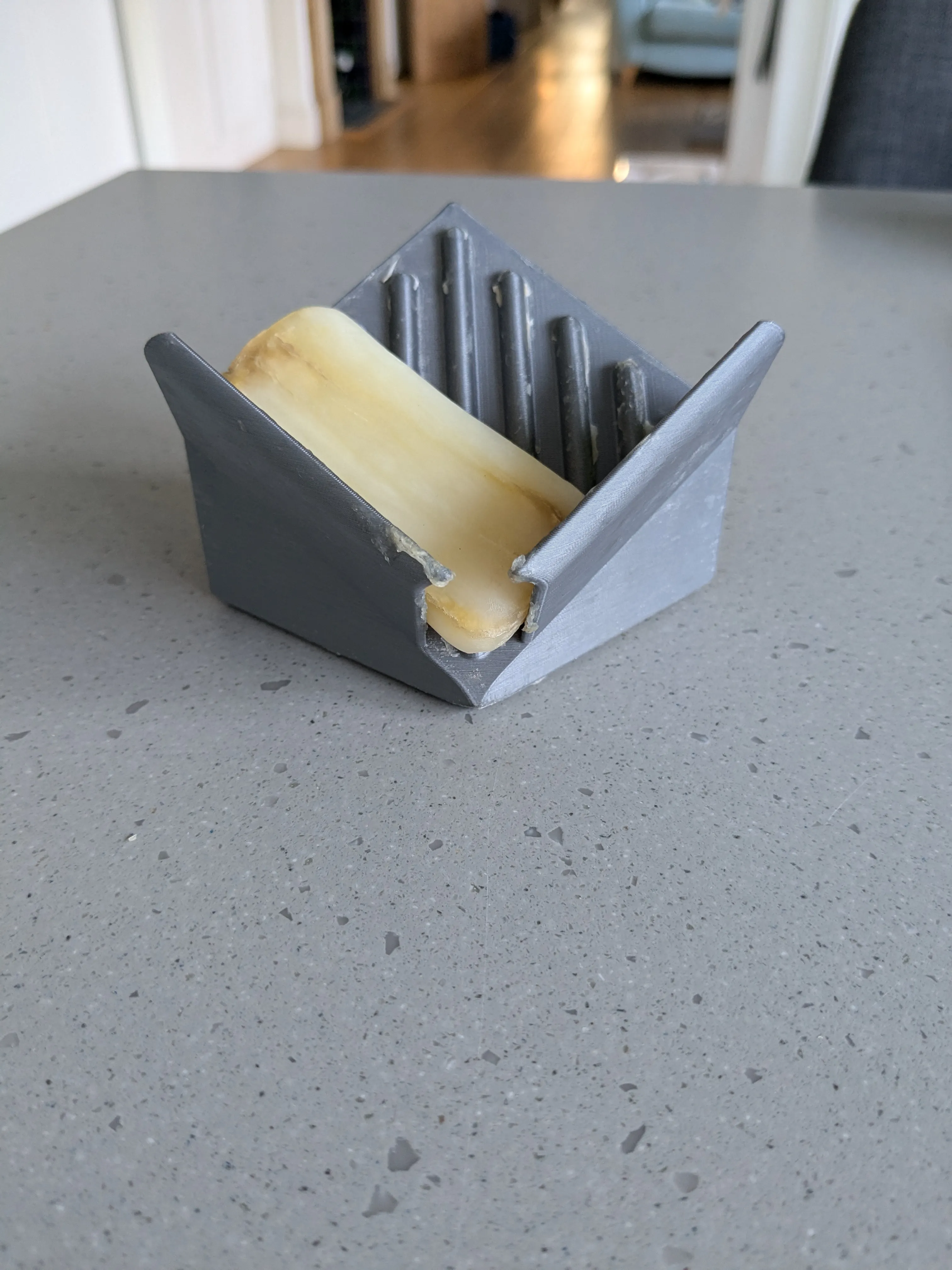 Free draining soap holder