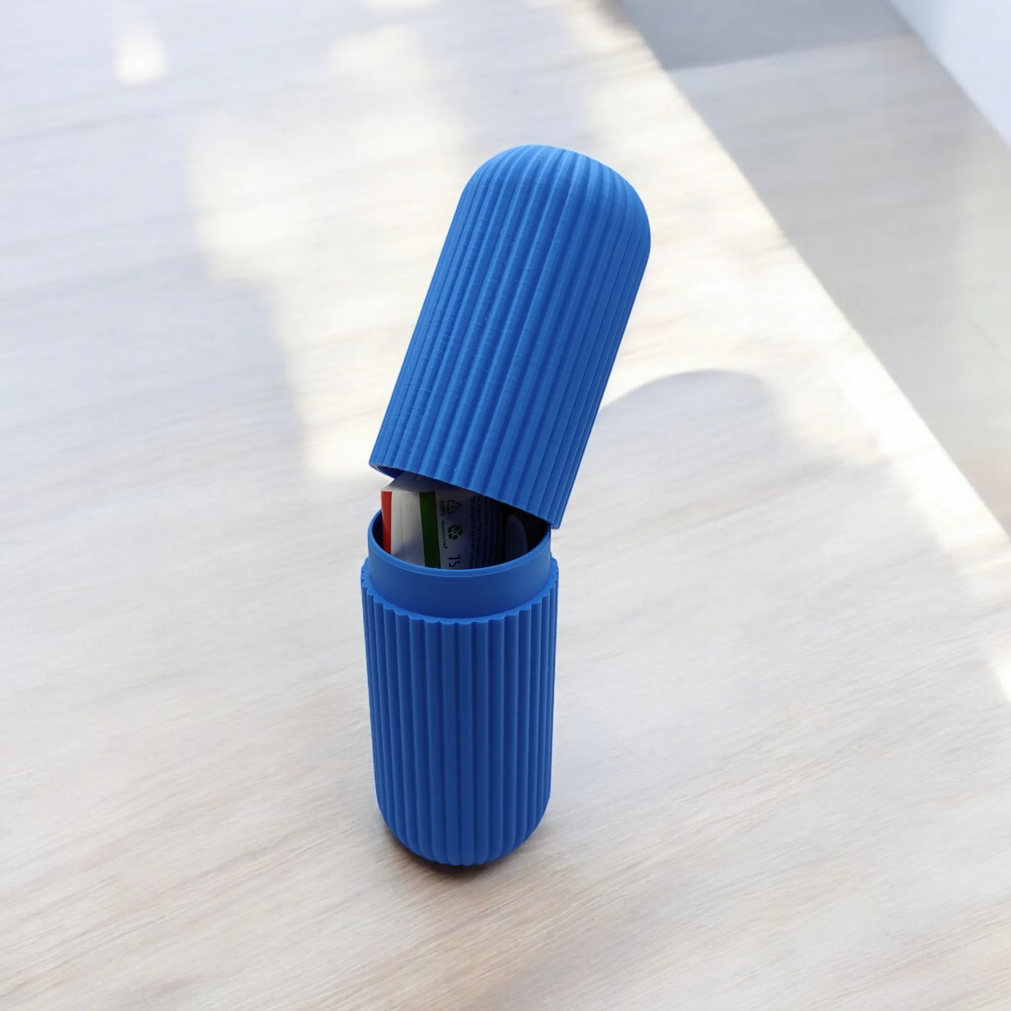 Toothbrush and Toothpaste Travelcase – travel with style!