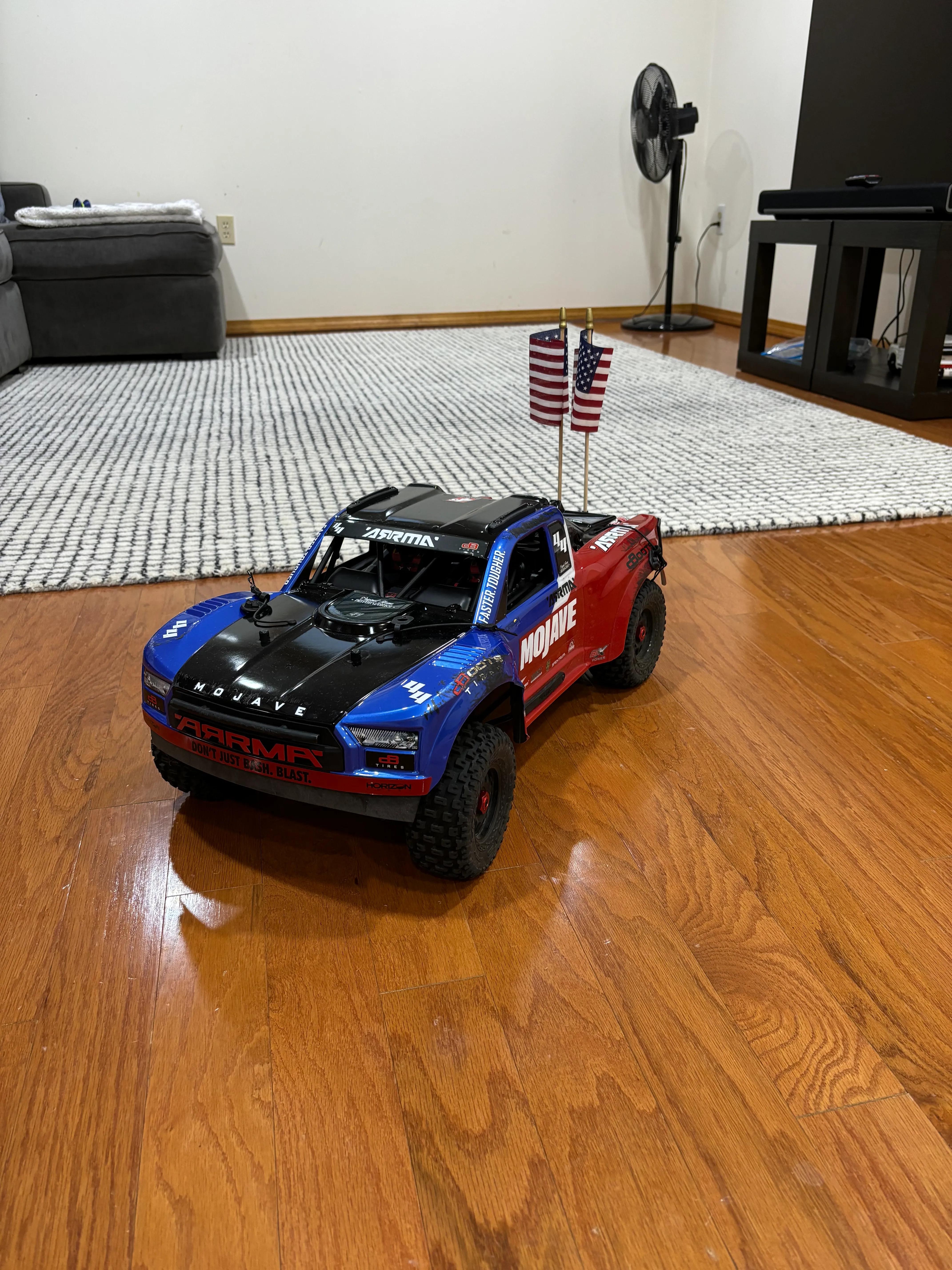 ARRMA Mojave 4S flag mount