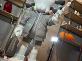 KAWS LV DIFERENTES MANOS-1