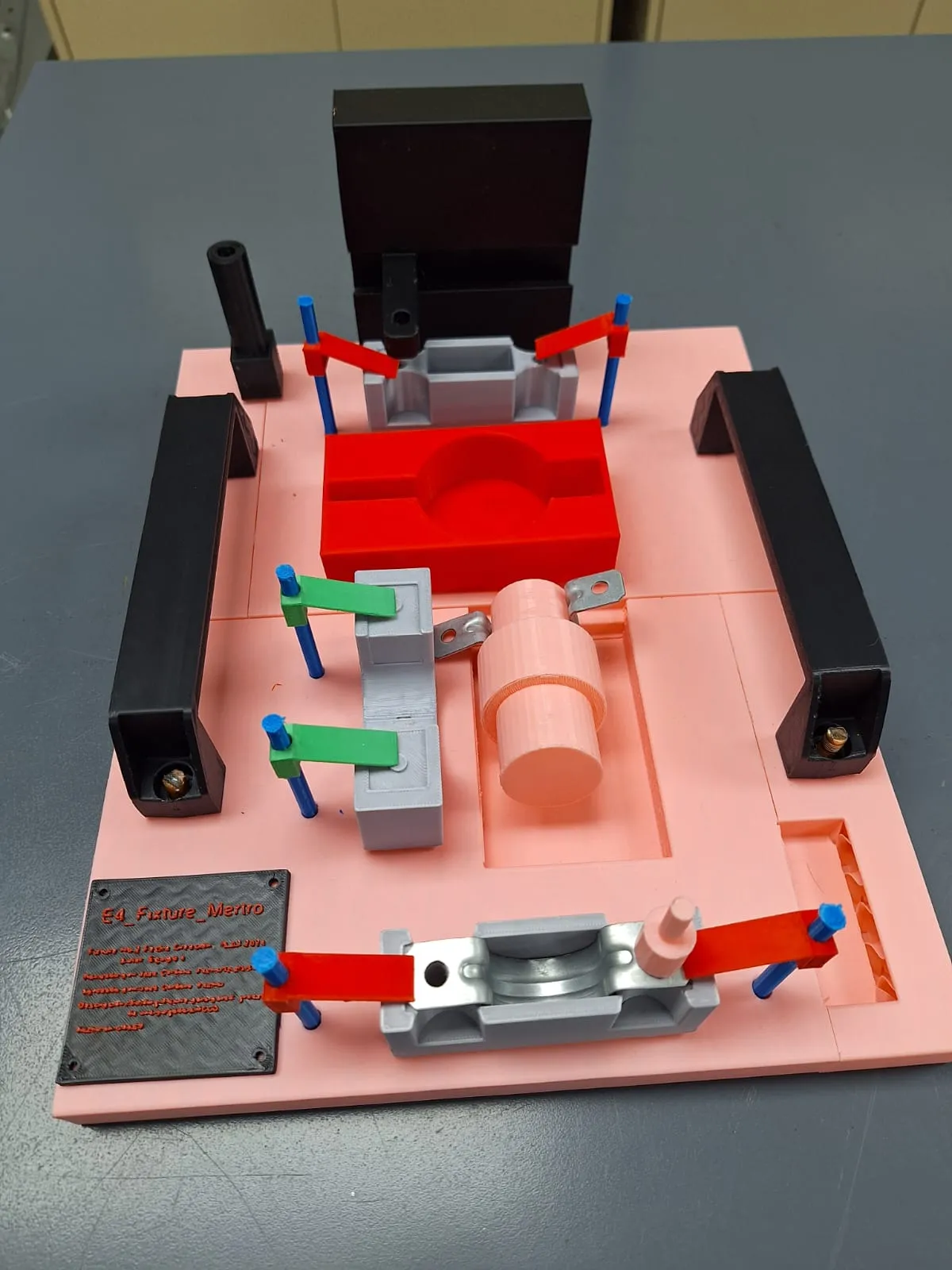 Omega pipe clamp checking fixture