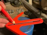 Centering device for finding the center-3