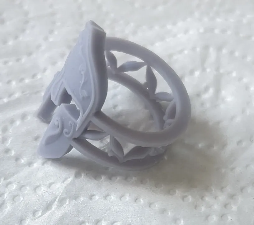anello con elmo di guerriero spartano
