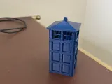 TARDIS Figurine-1