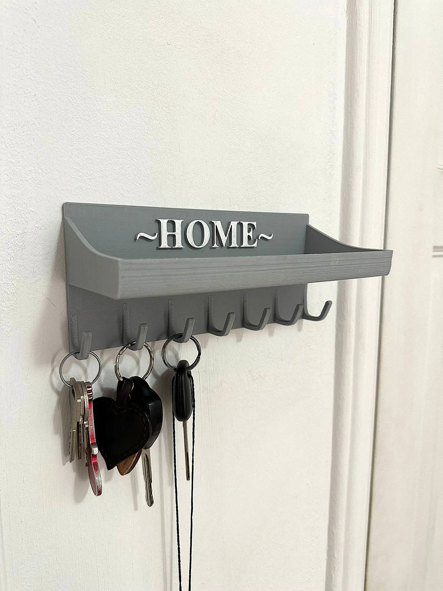 Key hanger with shelf