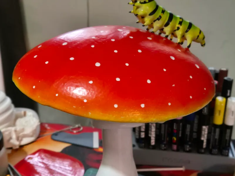 Chenille et champignon