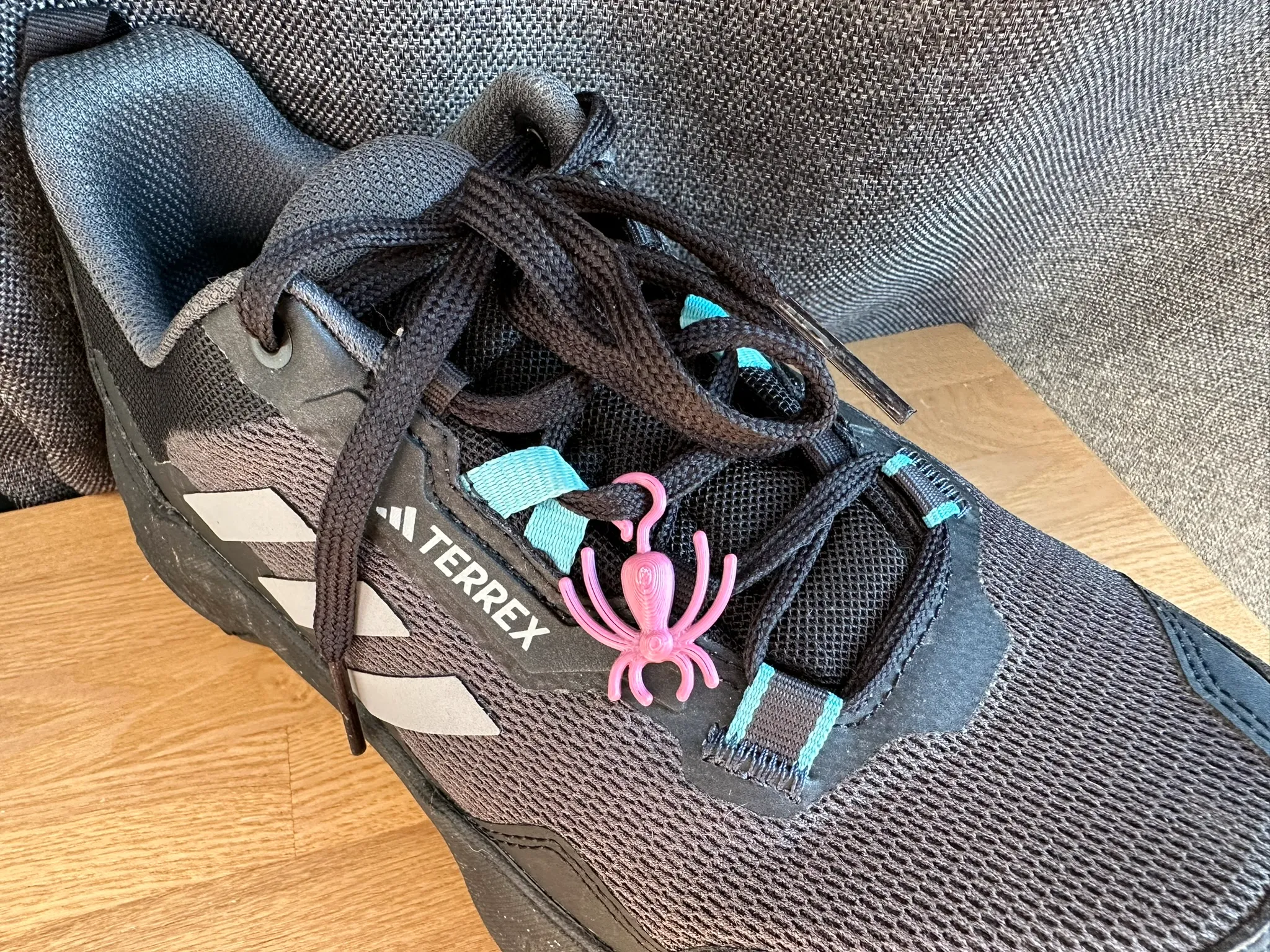 Spider shoe charm