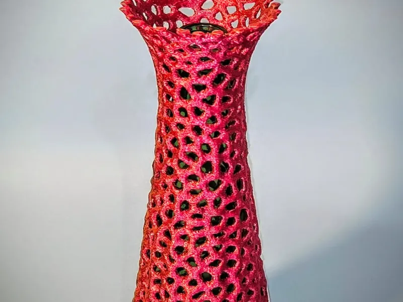 Voronoi vase /  Jarrón con Voronoi