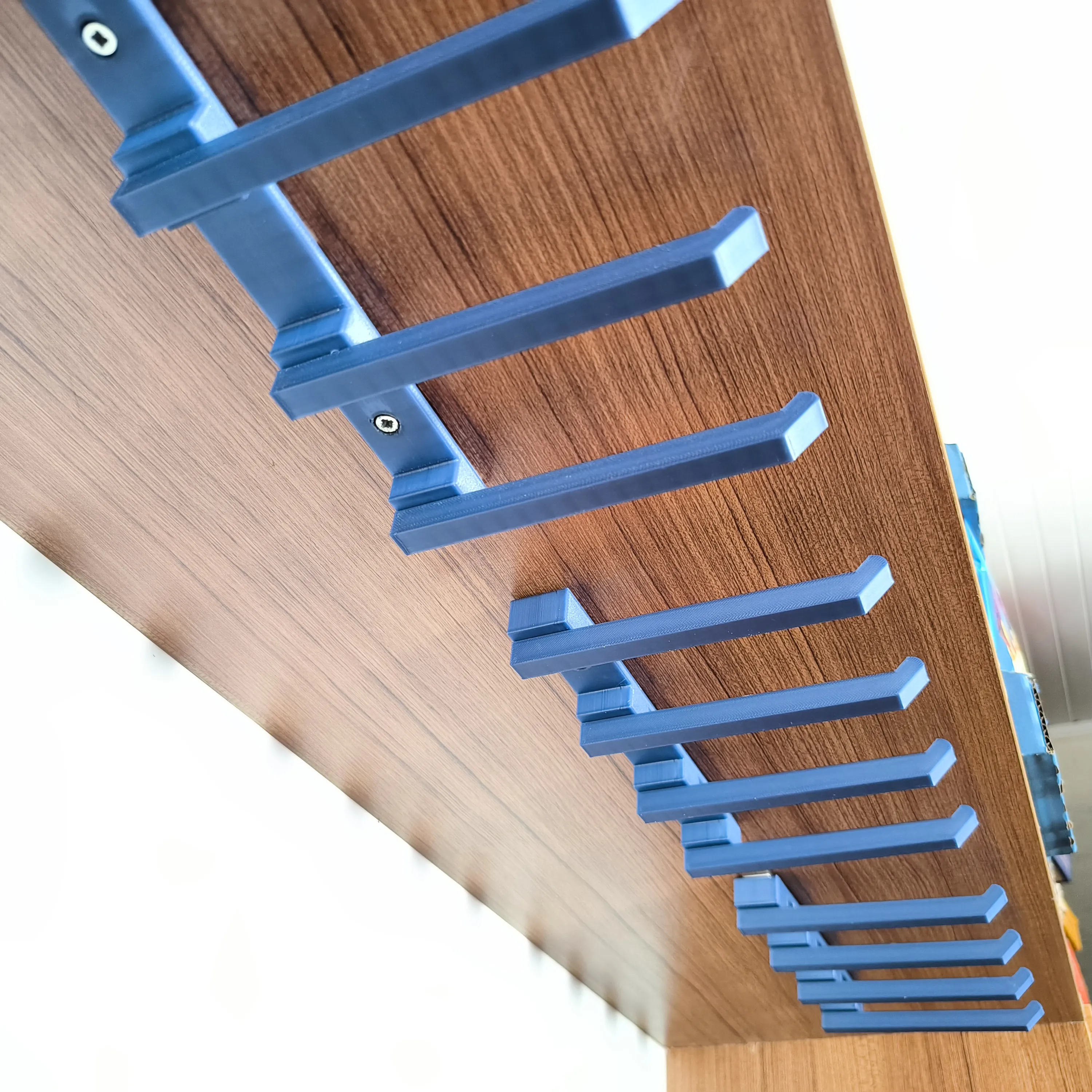 UNDER SHELF HANGER
