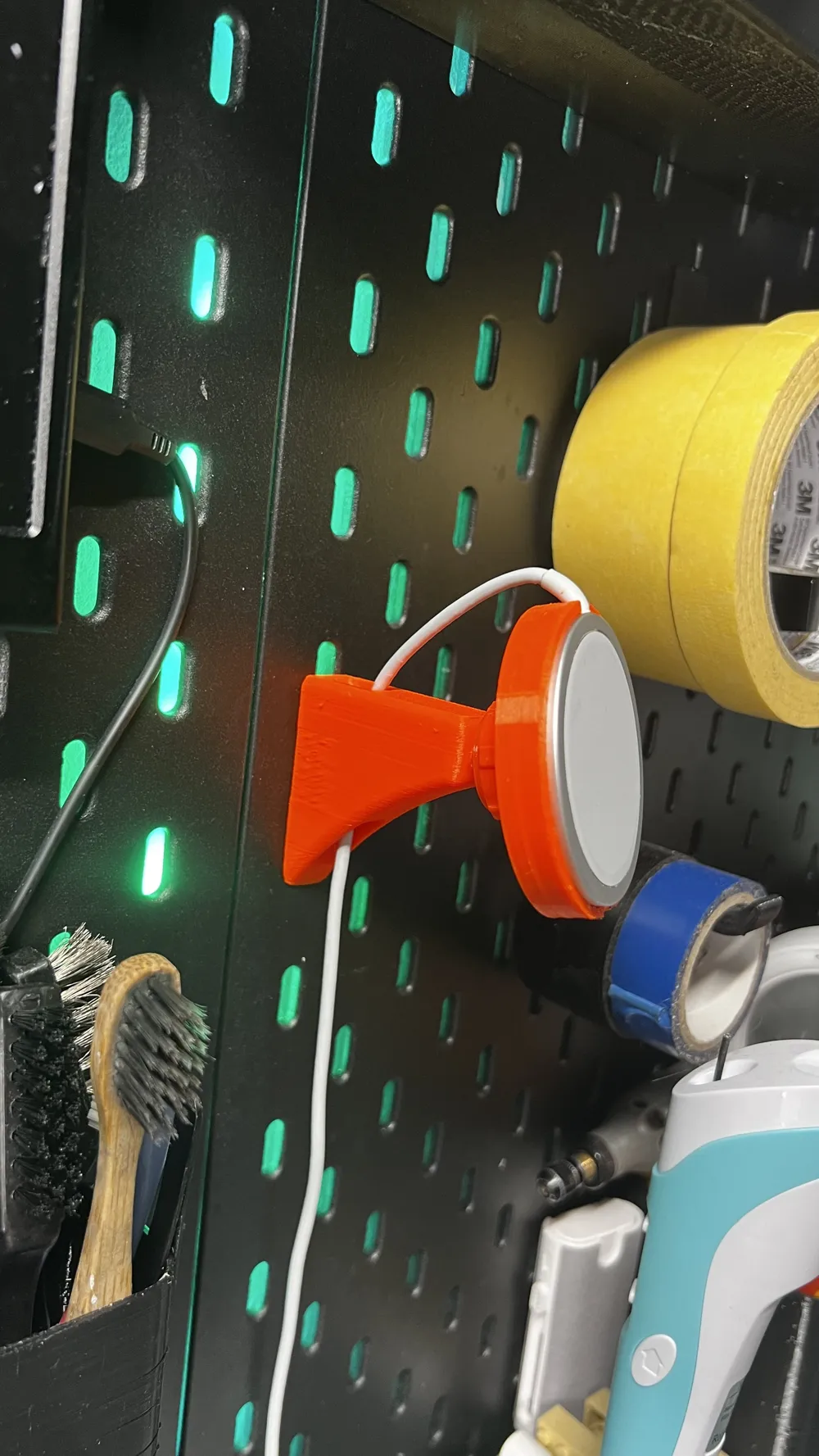 MagSafe stand for IKEA Skadis