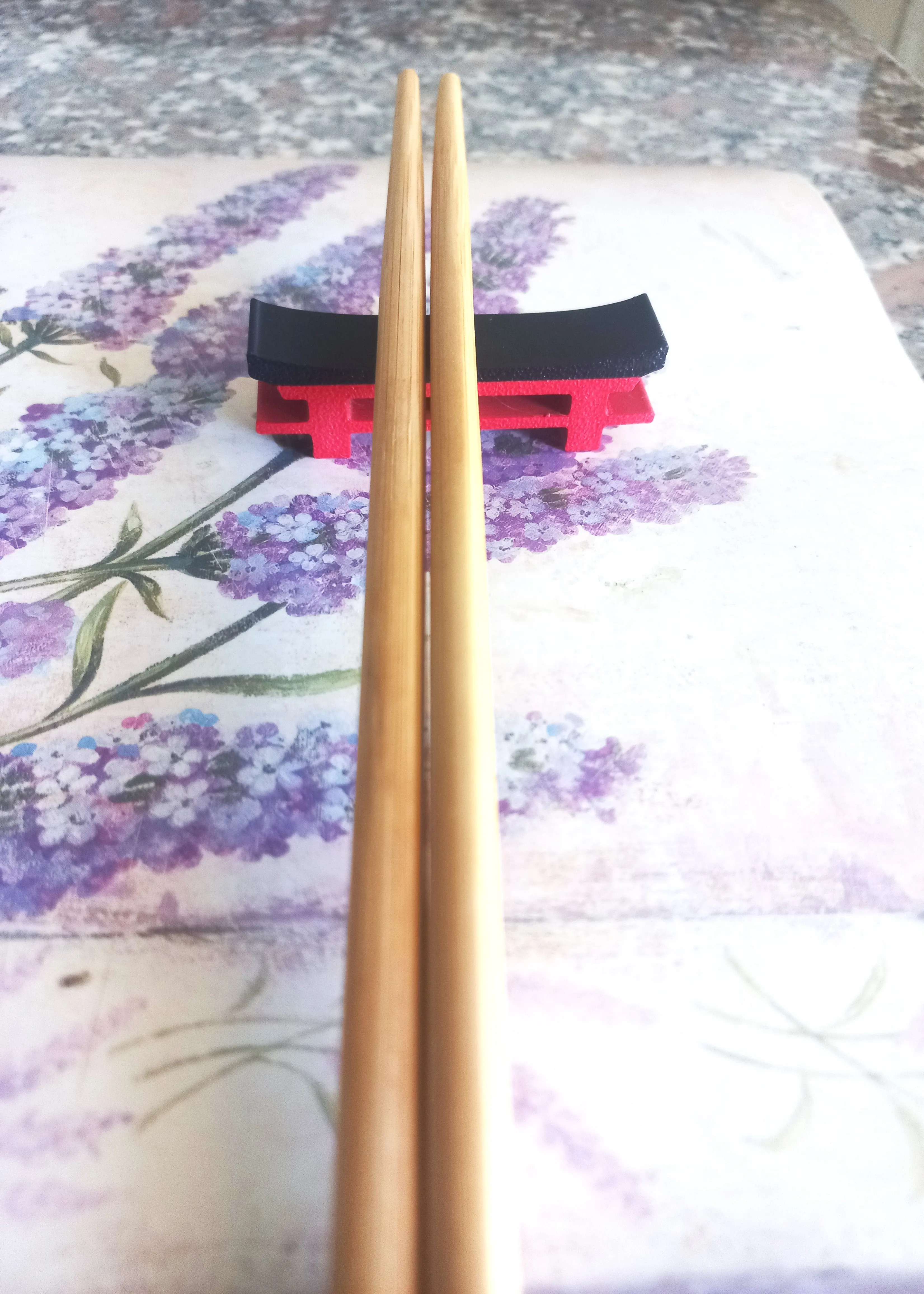 Torii inspirierte Essstäbchen / Besteckablagehalter