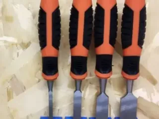 Supporto universale da parete per scalpello