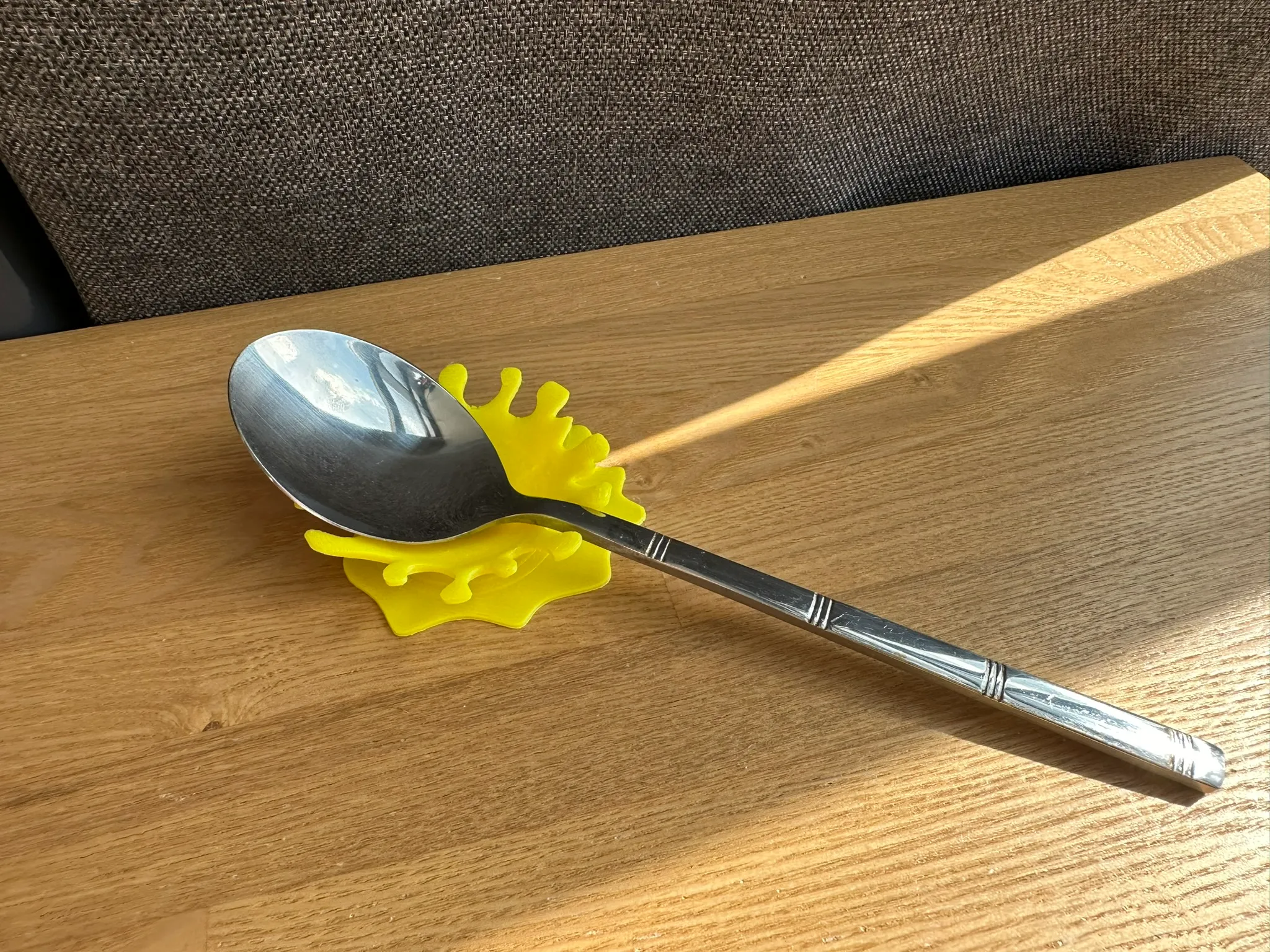 Splash stand for cutlery