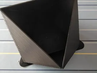 Triangle pot