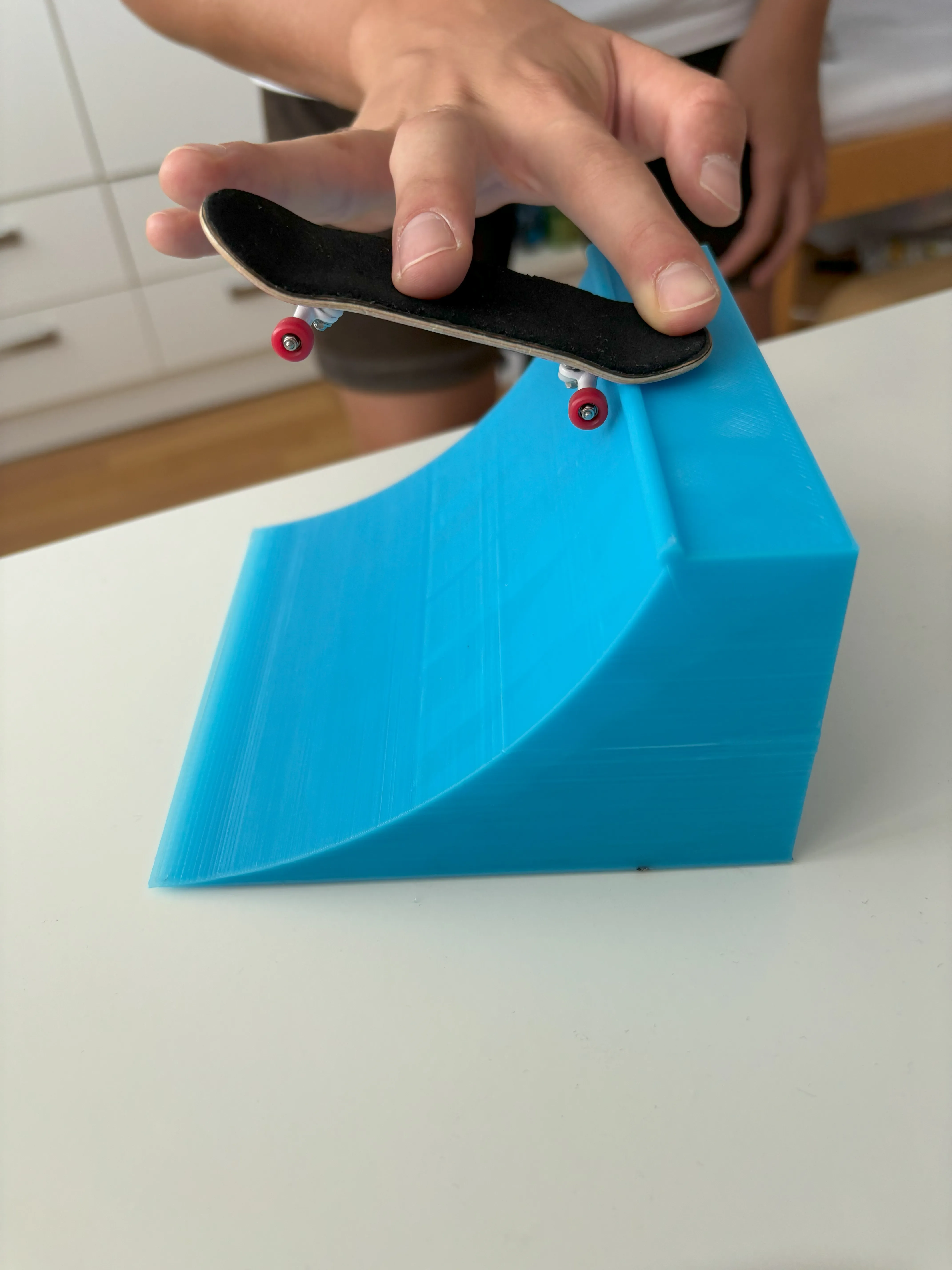 Props & Terrain STL Téléchargement - FIngerboard Radius Ramp - Honza1