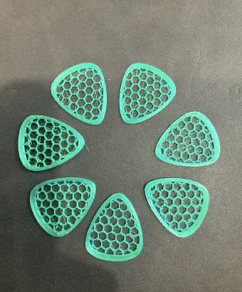 Hexagon guitar picks w/different gauges up to 1.5mm
