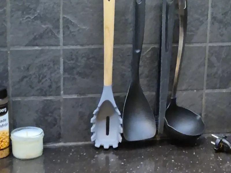 Küchenaufbewahrung mit Haken